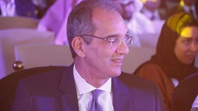 وزير الاتصالات يشارك في قمة 