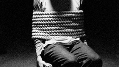 9 أشخاص يحتجزون 