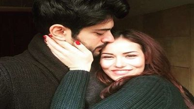 بوراك أوزجيفيت وفهرية أفجين يرزقان بمولودهما الأول