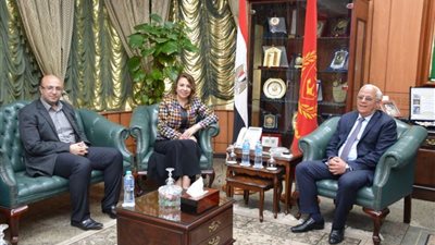 محافظ بورسعيد يستقبل نائب وزير التخطيط لبحث عدد من الملفات