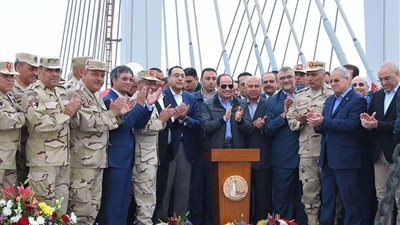 بالصور.. السيسي يشاهد فيلما تسجيليا لمراحل إنشاء كوبري تحيا مصر