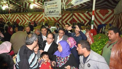 مستقبل وطن  يفتتح معرض السلع الغذائية بـحى الزهور ببورسعيد بأسعار مخفضة ٣٠%