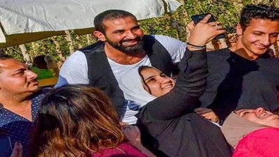 بالصور.. أحمد سعد برفقه مجموعة من أطفال ذوي الاحتياجات الخاصة