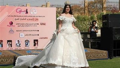 بالصور.. ملكات جمال العرب مع مجموعة من كبار السن بدور الرعاية