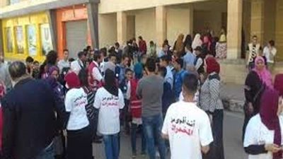 توزيع ملصقات 