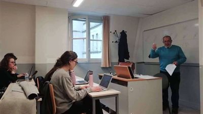 أستاذ بجامعة الأزهر يلقي محاضرة حول الحوار الإسلامي المسيحي بباريس