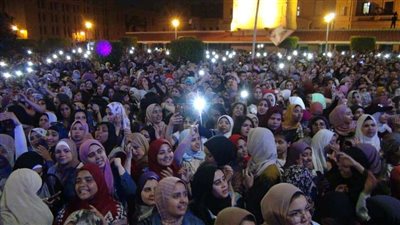 محمد حماقي ينهي حفله بجامعة القاهرة بأغنية 