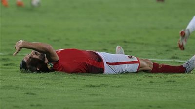 الأهلي يحدد إصابة علي معلول.. وموقفه من موقعة بيراميدز