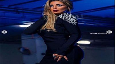 منة فضالي تنفعل على جمهورها بسبب ملابسها الجريئة