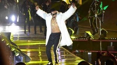 محمد رمضان يحتفل بوصول