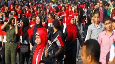 تجمع مواطنين بميدان عابدين للمشاركة في ماراثون المشي للتوعية بالدستور