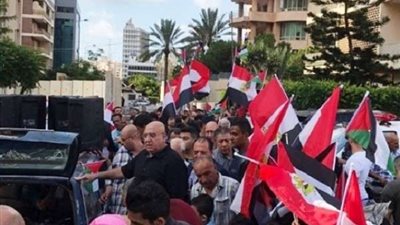 بدء توافد المصريين بلبنان على مقر سفارتهم للمشاركة في استفتاء الدستور