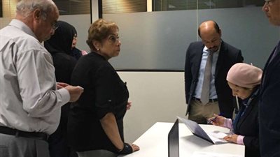 بالصور.. توافد المصريين للتصويت على تعديل الدستور فى ملبورون