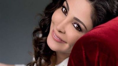 بالصور.. إليسا تثير الجدل بـ