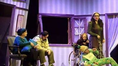 نقاد مسرحيون: 