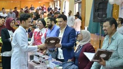 عمرو رمزي رئيسًا للجنة تحكيم مواهب جامعة بني سويف