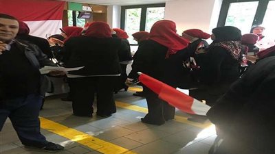 إقبال كثيف من الجالية المصرية بميلانو للتصويت على التعديلات الدستورية