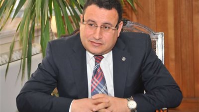 نائب محافظ الإسكندرية يتفقد اللجان الانتخابية قبل ساعات من بداية الاستفتاء