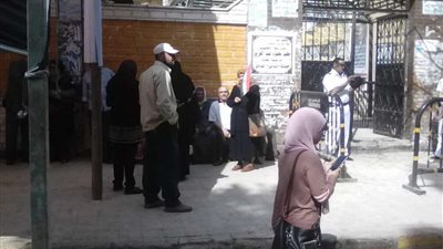 بالصور.. توافد الناخبين على لجنة الشهيد محمود عبد العزيز بالهرم
