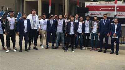 توافد المواطنين على اللجان بمركز شباب التجمع للمشاركة في الاستفتاء