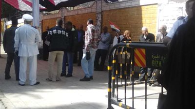 استمرار توافد الناخبين بمدرسة الشهيد محمود عبد العزيز بالهرم