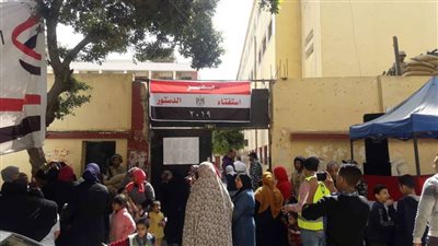 بالصور.. توافد الناخبين للإدلاء بأصواتهم على التعديلات الدستورية بحلوان