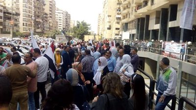 العاملين بشركة البترول البحرية ينظموا وقفة لدعم تعديل الدستور