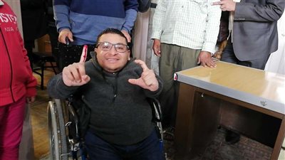 بعد تكريم الرئيس له.. أحمد رأفت يدلي بصوته بالاستفتاء على تعديل الدستور