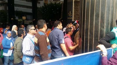 بالصور.. العاملون بـ 