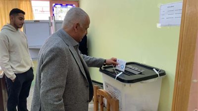 بالصور.. فرج عامر يدلي بصوته في استفتاء التعديلات الدستورية