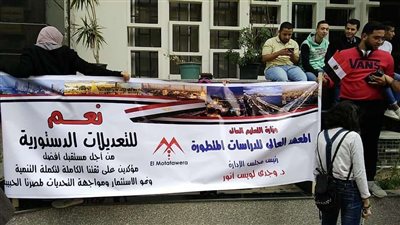 بالصور.. مسيرة حاشدة بالقصر العيني لحث المواطنين على المشاركة بالاستفتاء