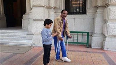 مريض يشارك في استفتاء الدستور بديوان عام وزارة الزراعة