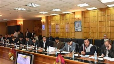 محافظ الشرقية: اللجان تعمل بكامل طاقتها.. وانتظام توافد المواطنين