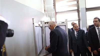 عبد العال يدلي بصوته في الاستفتاء على الدستور بمدينة نصر