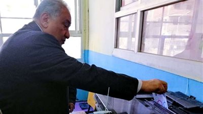 بالصور.. نقيب المحامين يدلي بصوته في الاستفتاء على التعديلات الدستورية