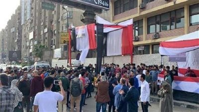 انطلاق مسيرة من أمام النادي الأهلي نحو اللجان الانتخابية