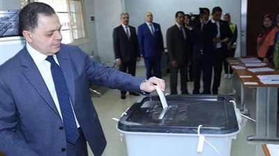 شاهد.. وزير الداخلية يدلي بصوته في الاستفتاء على التعديلات الدستورية