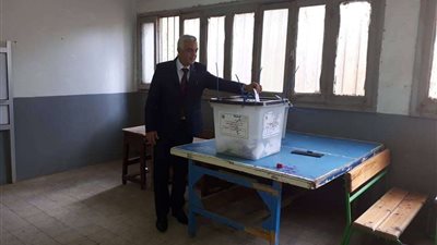 رئيس جامعة المنوفية يدلى بصوته فى الاستفتاء على التعديلات الدستورية