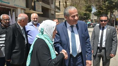 بالصور.. وزير التموين يدلي بصوته في الاستفتاء على تعديل الدستور بالمهندسين