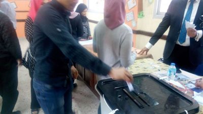 بالصور.. إقبال المغتربين من طلاب الأزهر للإدلاء بأصواتهم بمدرسة صفية زغلول