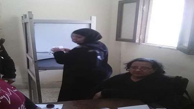 لليوم الثاني على التوالي.. احتشاد المواطنين أمام لجان الهرم للاستفتاء