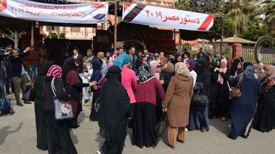 توافد العاملين بديوان محافظة بورسعيد على اللجان للإدلاء بأصواتهم