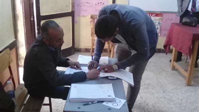 بالصور.. انتظام سير العملية الانتخابية بمدرسة السيدة عائشة بالهرم