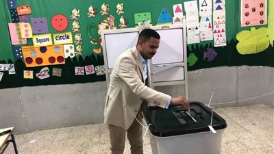 أشرف رشاد يدلي بصوته فى الاستفتاء على تعديل الدستور بالتجمع الخامس