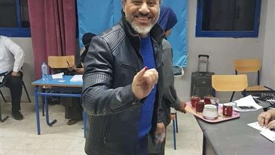 بالصور.. الفنان إيهاب فهمي يدلي بصوته في الاستفتاء