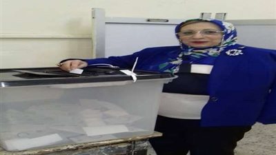 وكيل صحة البرلمان تدلي بصوتها في الاستفتاء على تعديل الدستور بالمنصورة