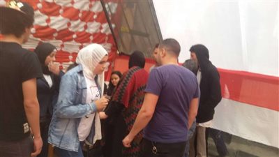 بالصور.. شباب روض الفرج يدلون بأصواتهم بمدرسة السيدة عائشة الثانوية بنات