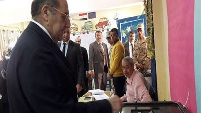 بالصور.. رئيس المحكمة الدستورية يدلي بصوته في الاستفتاء على التعديلات