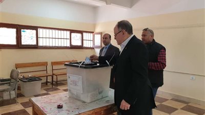 كرم كردي يدلي بصوته في الاستفتاء على التعديلات الدستورية