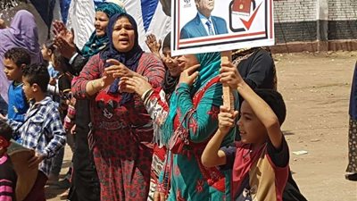 بالزغاريد والهتافات.. سيدات الغربية يشاركن في الاستفتاء على تعديل الدستور